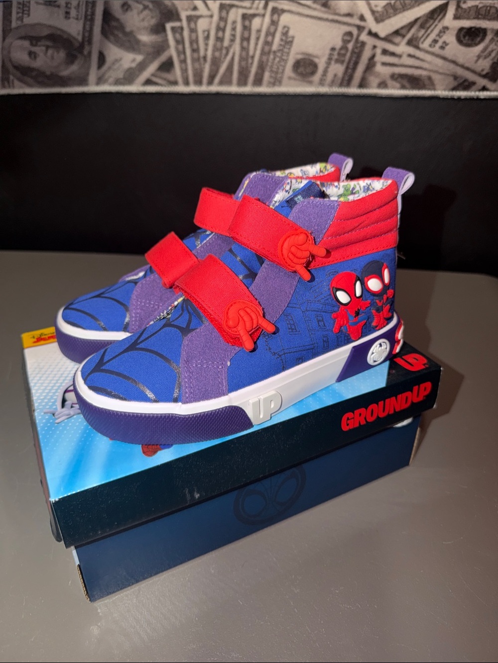 New Disney’s Marvel SPIDER-MAN Hi Tops in Boys Size 2 w/ original box